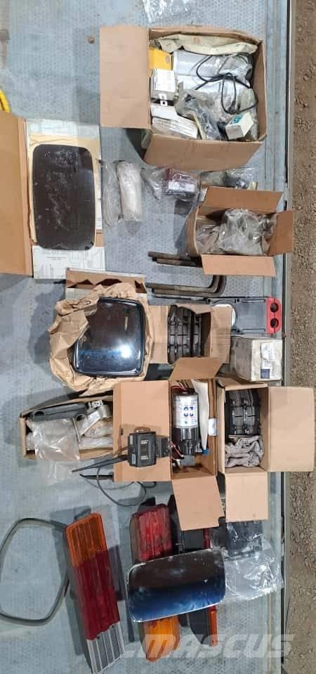 Mercedes-Benz 814 DA 露營車和有篷卡車