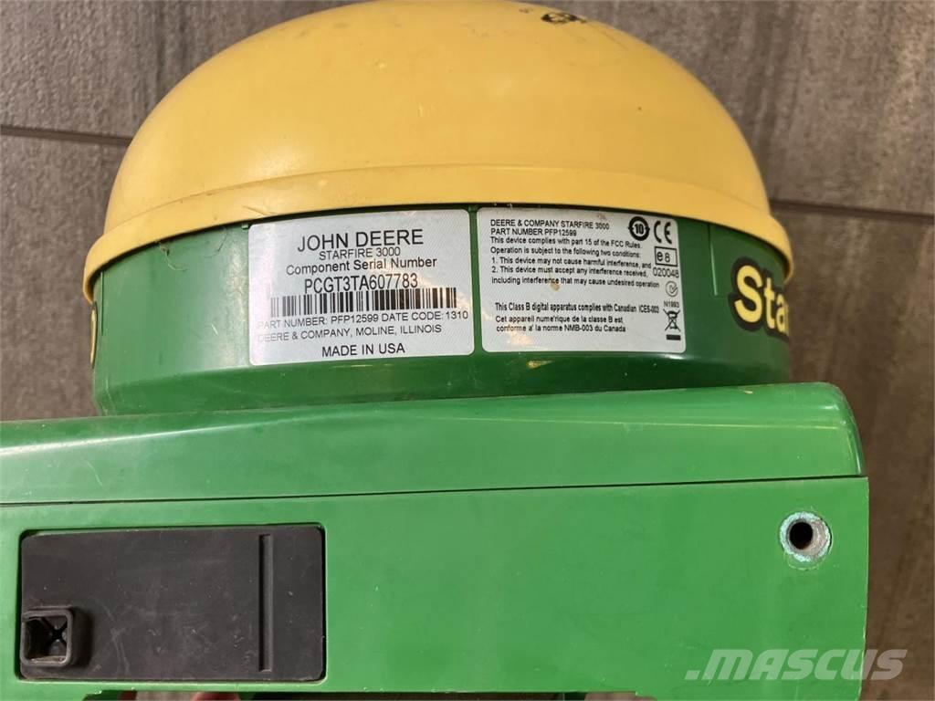 John Deere 6215R 曳引機