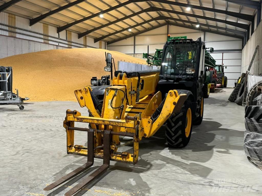 JCB 535-140 伸縮臂操作車