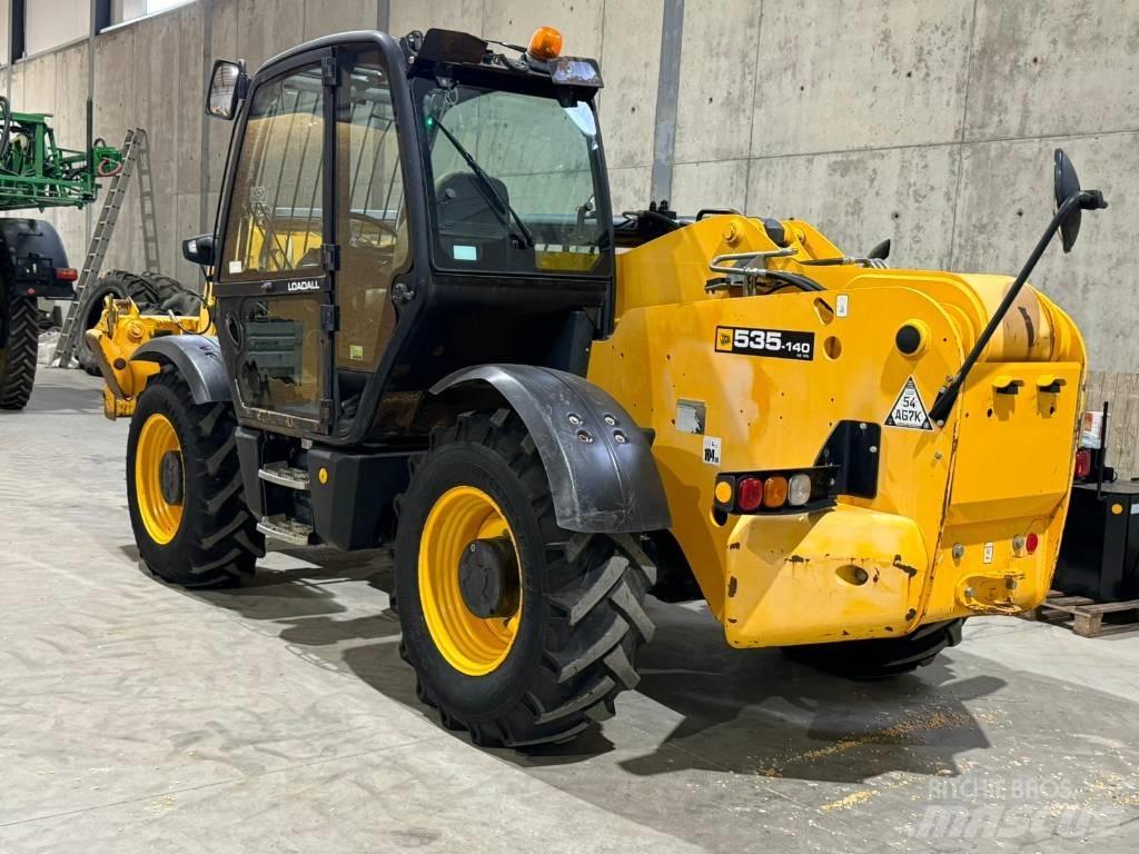 JCB 535-140 伸縮臂操作車