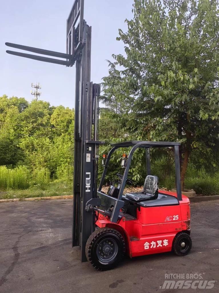 Heli AC 25 伸縮臂操作車