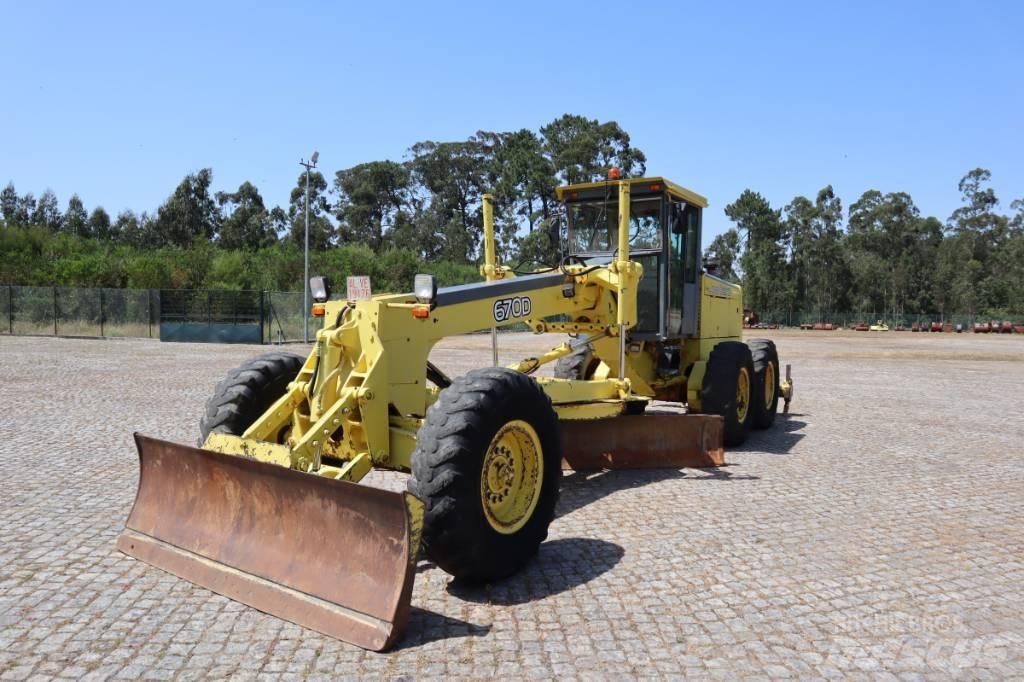 John Deere 670B 平土機