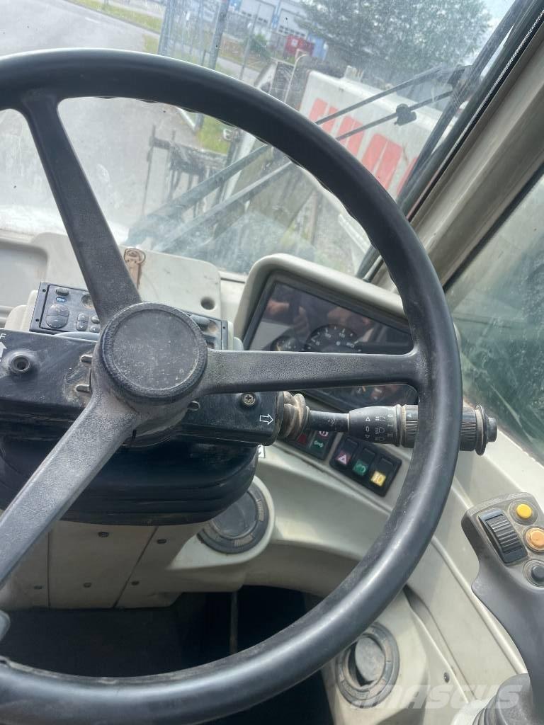CLAAS Ranger 975 伸縮臂操作車