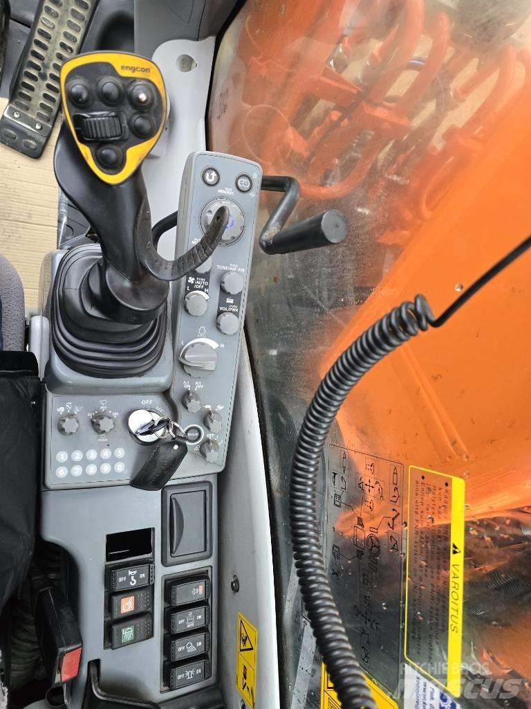 Hitachi ZX 220W-5 旋轉式挖土機/掘鑿機/挖掘機