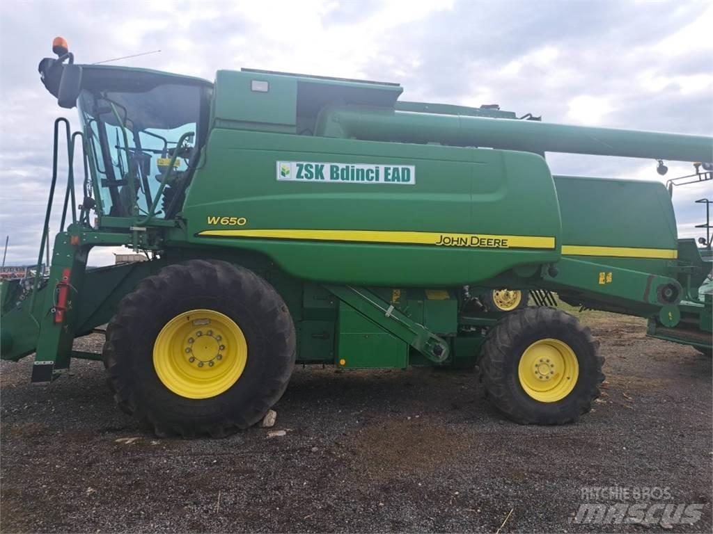 John Deere W650 聯合收穫機