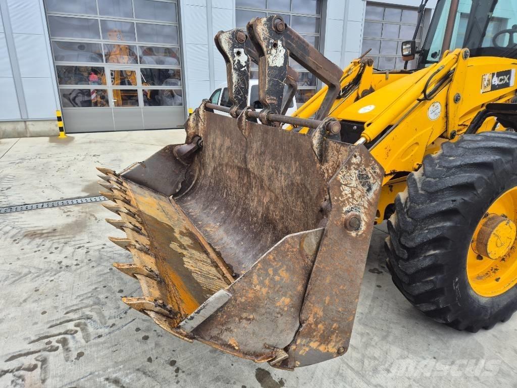 JCB 4CX 反鏟裝載機