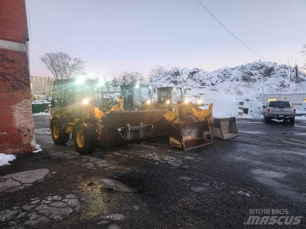 CAT 908m 輪胎式裝載機