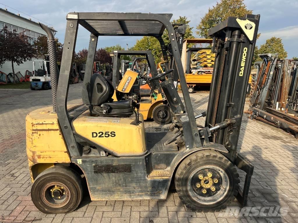 Daewoo D25S3 V-2311 柴油卡車