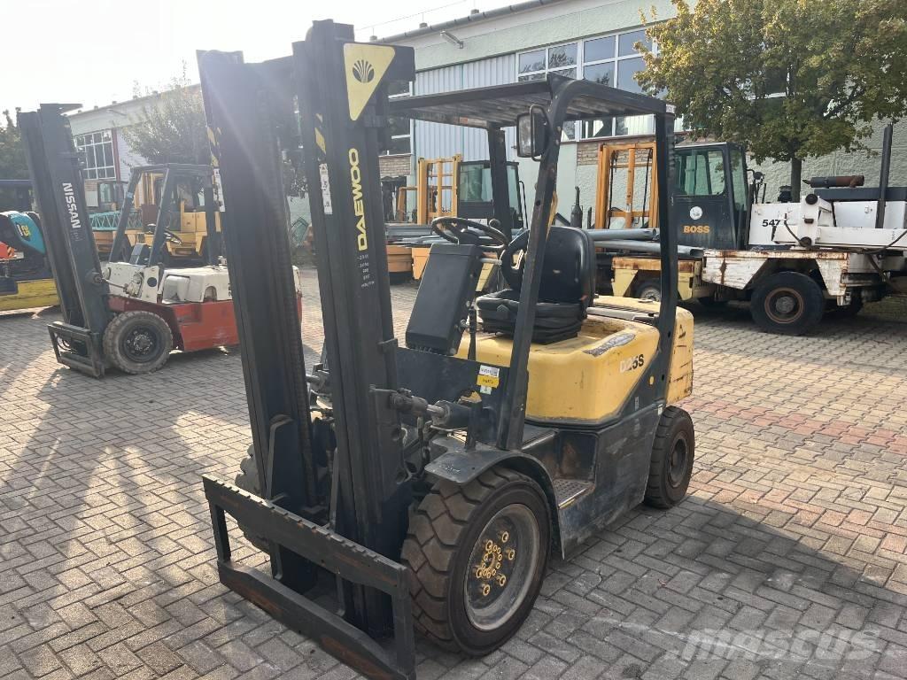Daewoo D25S3 V-2311 柴油卡車
