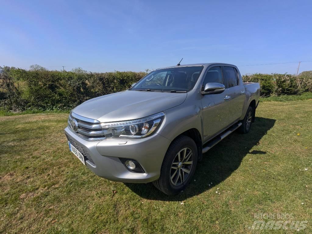 Toyota Hilux 皮卡.傳統半斗卡車/側卸板