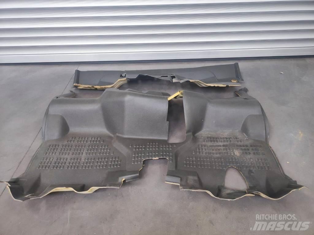 Renault Floor Mat 駕駛室與內部