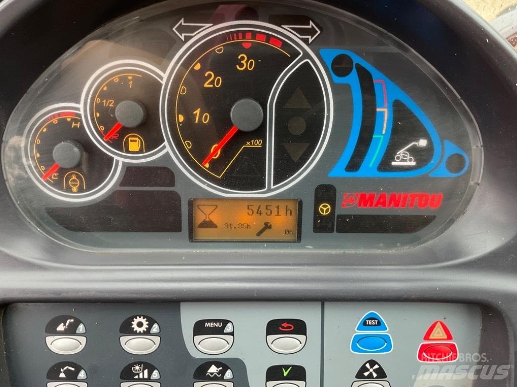 Manitou 1440 伸縮臂操作車