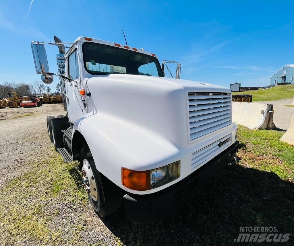 International 8200 曳引機組件