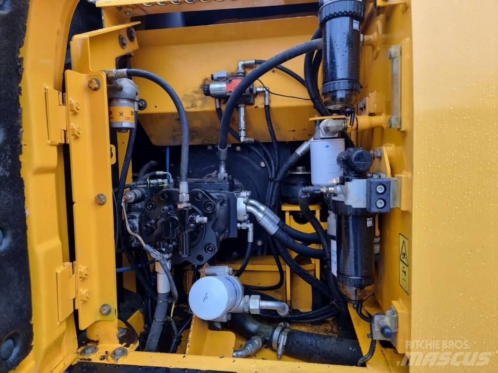JCB JS 130 LC 履帶式 挖土機/掘鑿機/挖掘機
