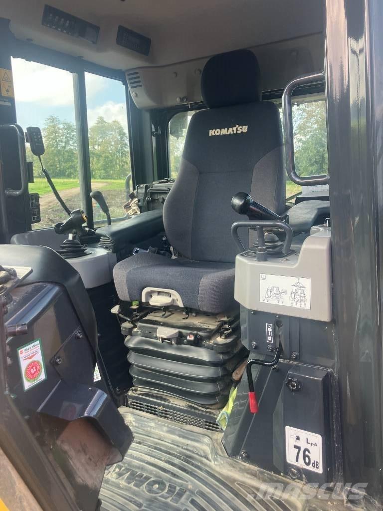 Komatsu D51PXi - 24 履帶推土機