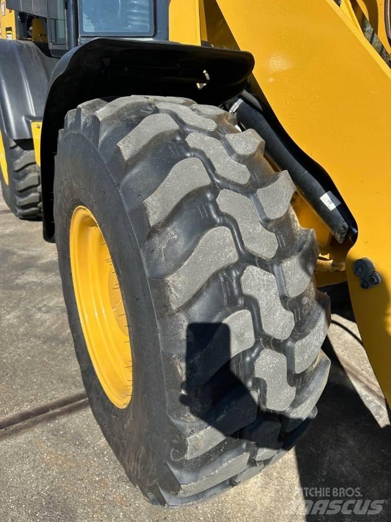 CAT 908 輪胎式裝載機