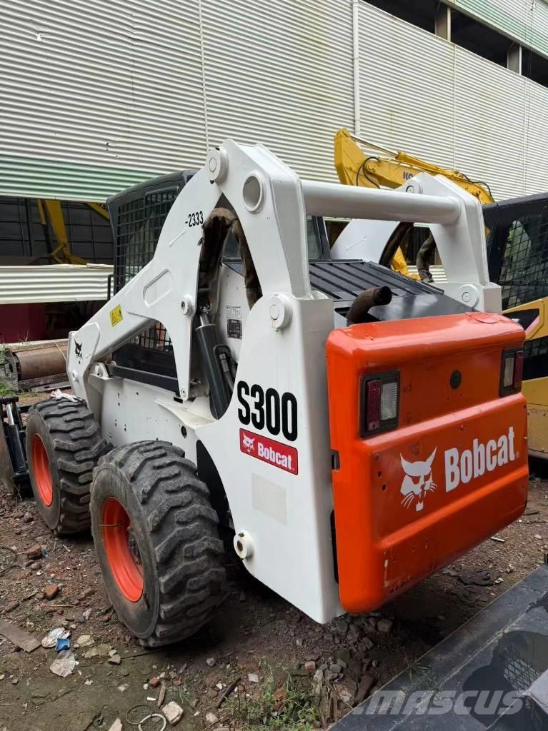 Bobcat S 300 滑移轉向裝載機