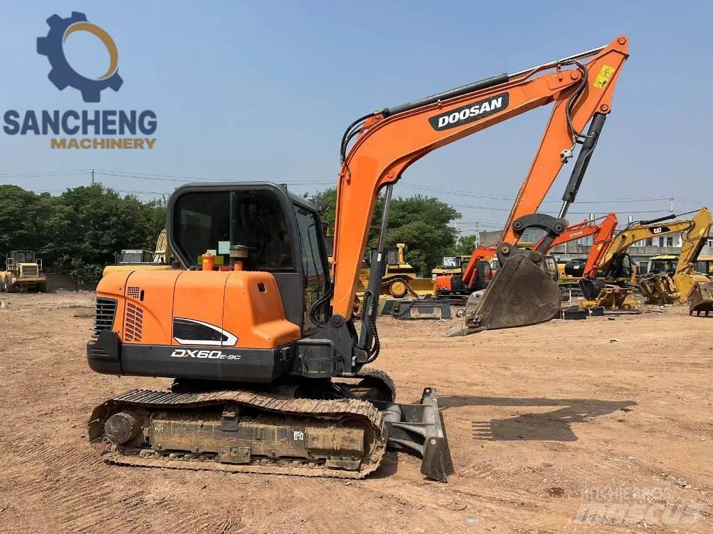 Doosan DX 60 小型挖土機/掘鑿機<7t(小型挖掘機)