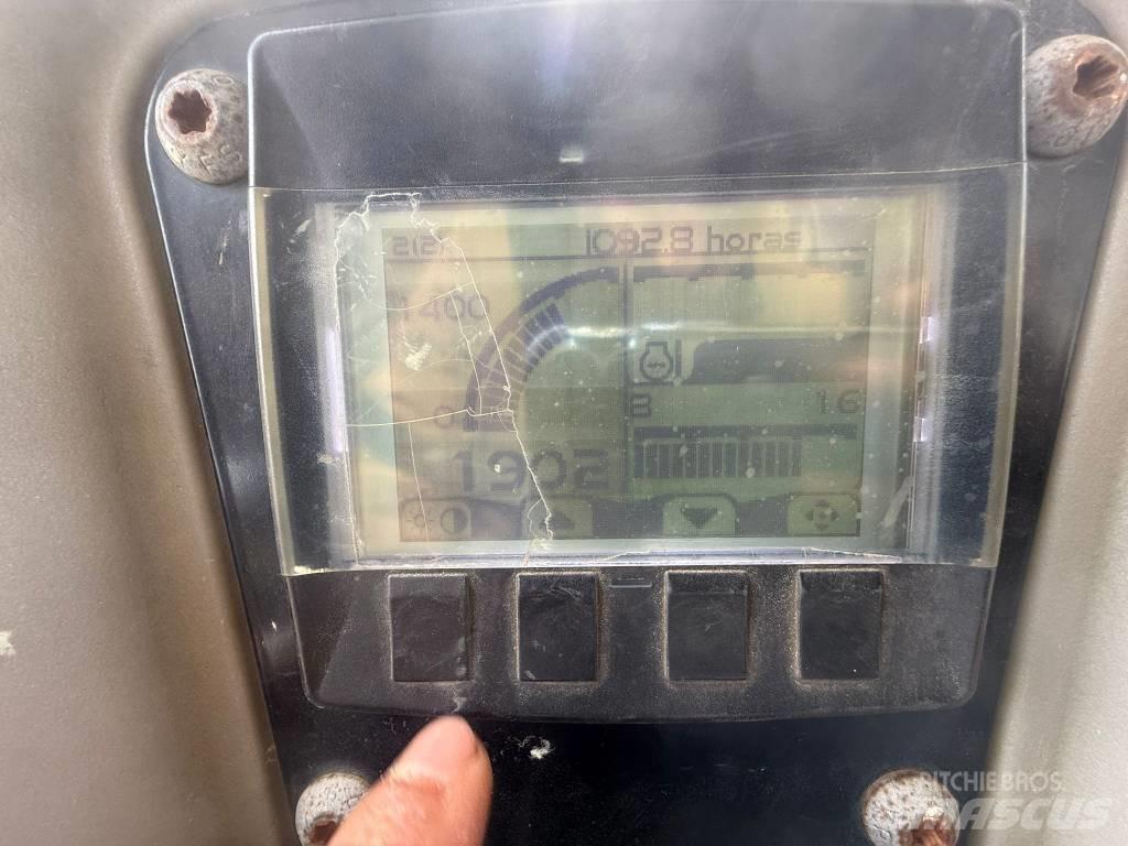 CAT CB 24 B, CB24 雙輪滾壓機