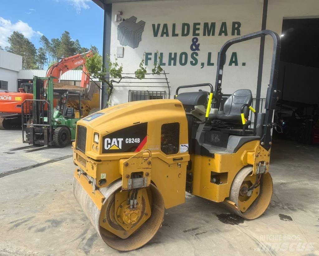 CAT CB 24 B, CB24 雙輪滾壓機