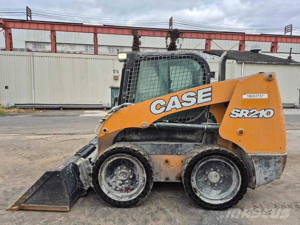 CASE SR120 滑移轉向裝載機
