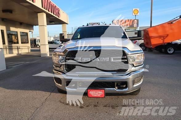 RAM 3500 HD 平板式/側卸式卡車