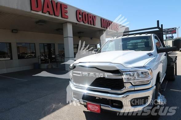RAM 3500 HD 平板式/側卸式卡車