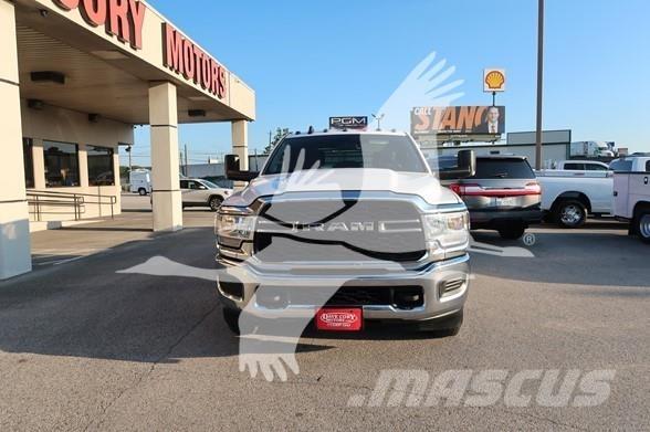 RAM 3500 HD 平板式/側卸式卡車