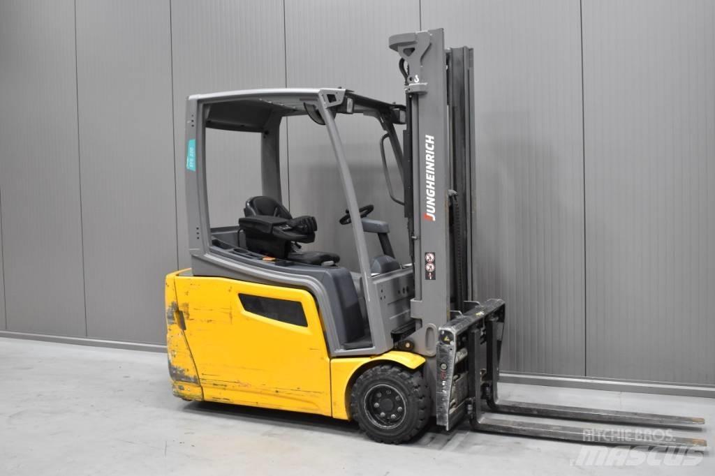Jungheinrich EFG 220 電動堆高機