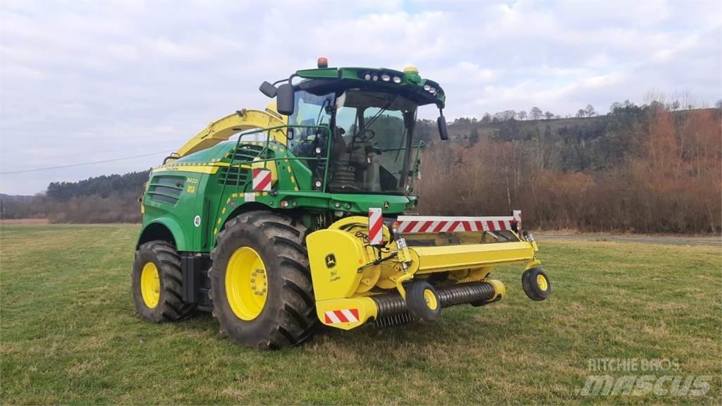 John Deere 8400i 自走式飼料採集機