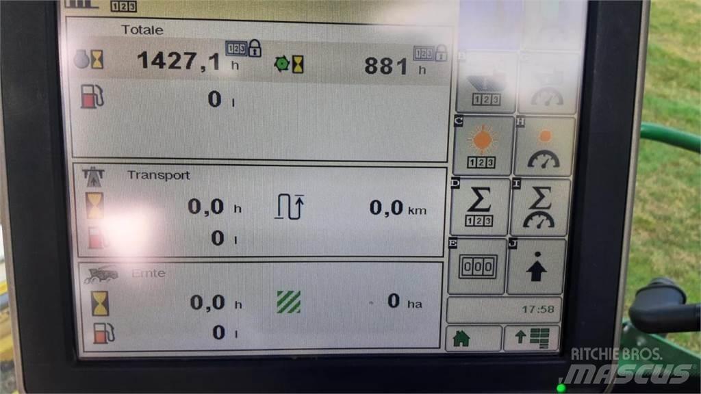 John Deere 8400i 自走式飼料採集機