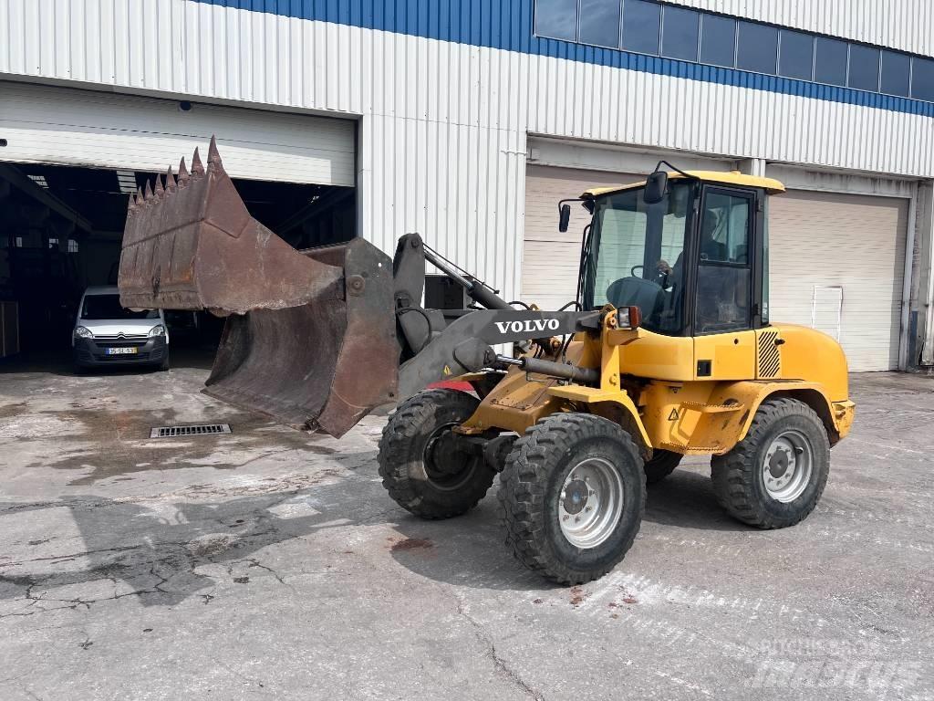 Volvo L 30 B 輪胎式裝載機