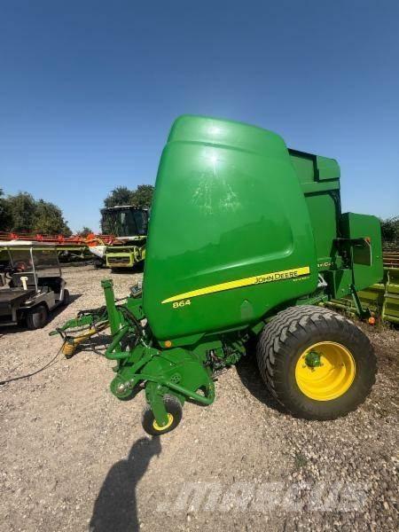 John Deere 864 圓型牧草打包機