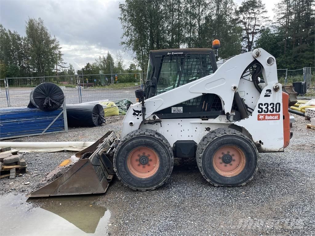 Bobcat S330 滑移轉向裝載機