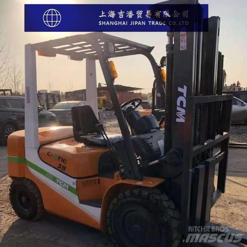 TCM FD 30 柴油卡車