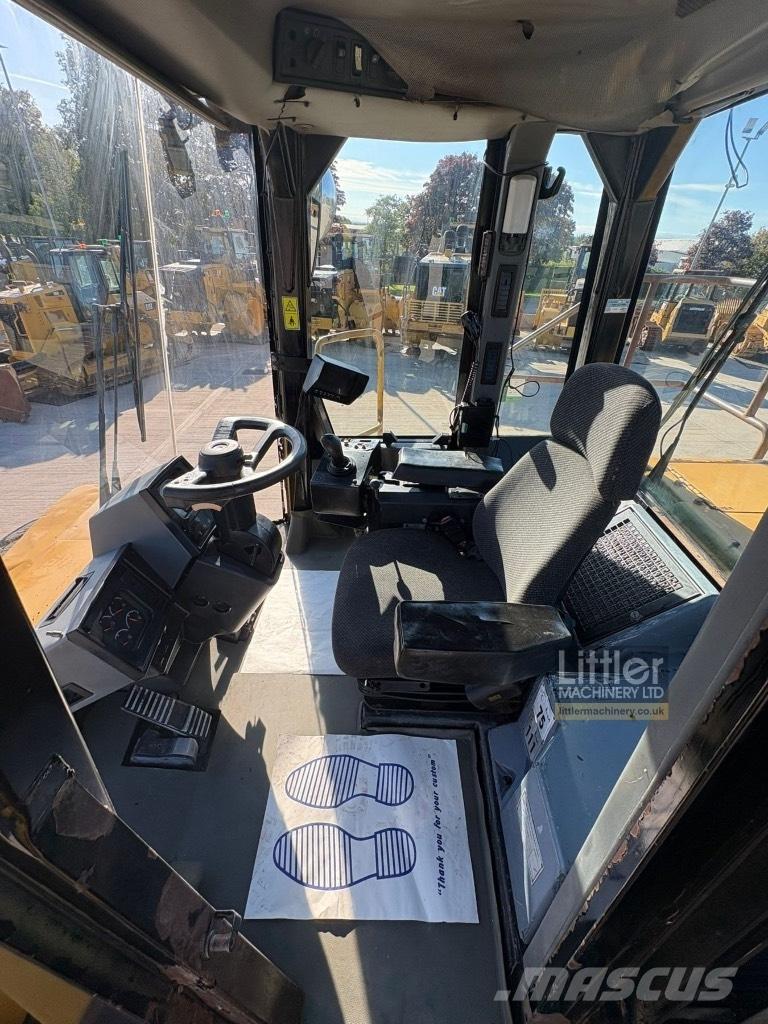 CAT 824 H 輪式推土機