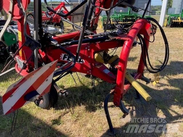Fella TH 900 Hydro 耙與翻草機