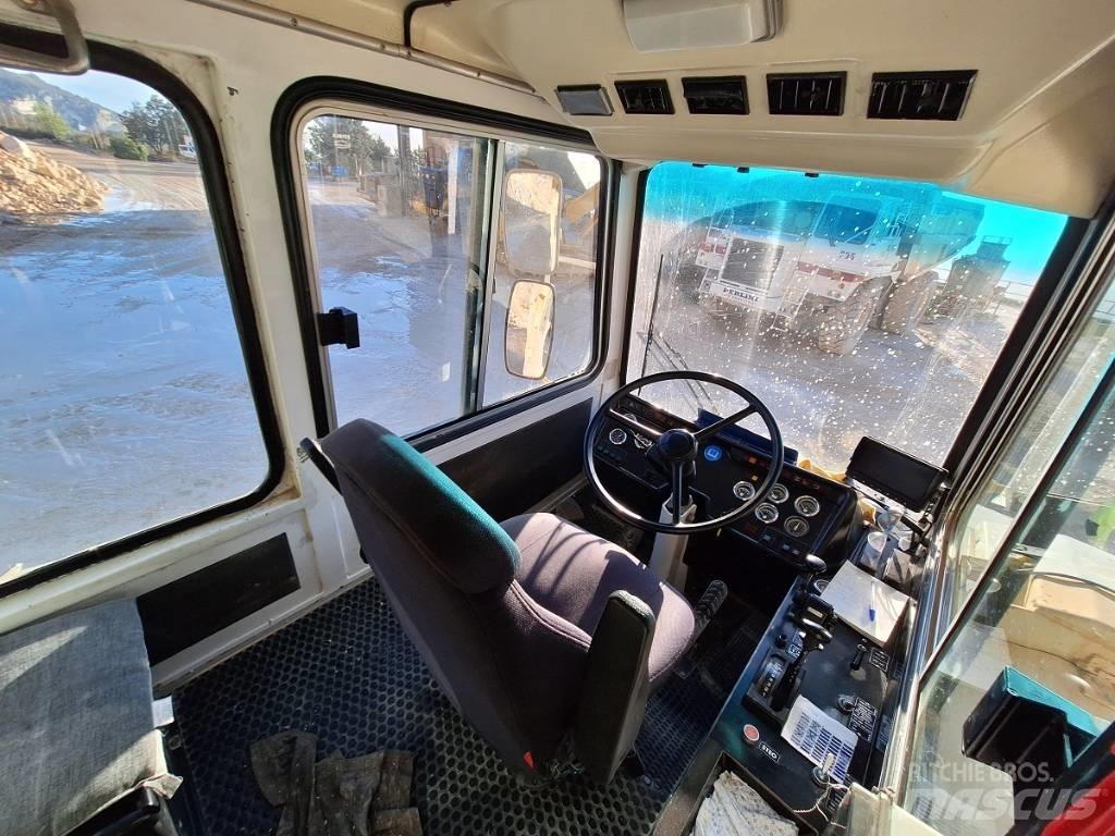Perlini D655E 剛性傾卸卡車