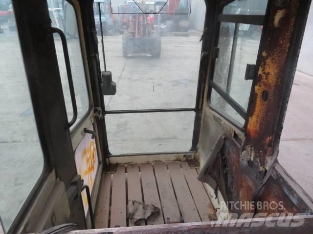 Schaeff HML 22 駕駛室與內部