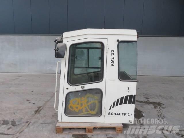 Schaeff HML 22 駕駛室與內部
