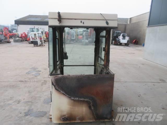 Schaeff HML 22 駕駛室與內部