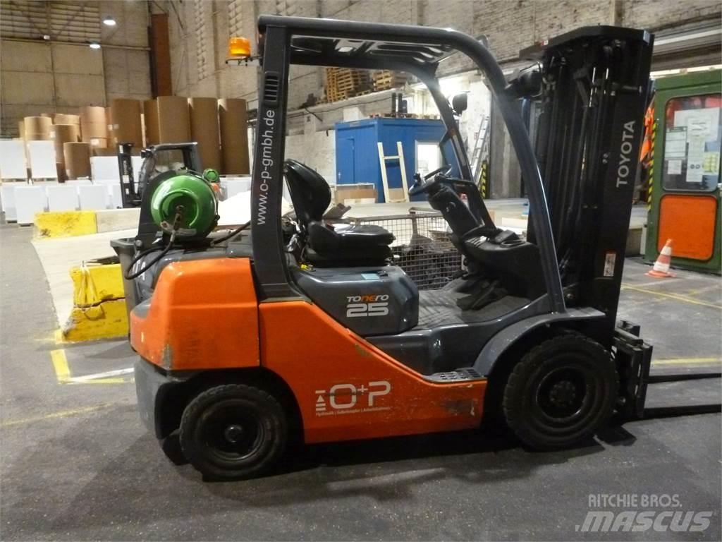 Toyota 02-8FGF25 液化石油氣LPG卡車