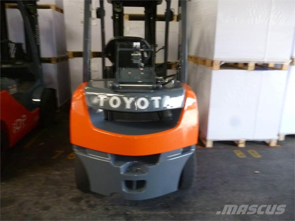 Toyota 02-8FGF25 液化石油氣LPG卡車