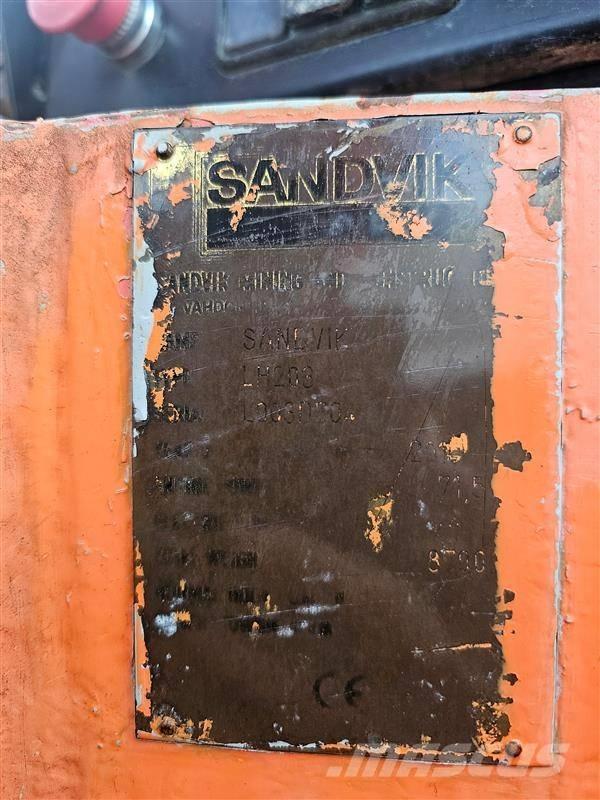 Sandvik LH203 地下裝載機