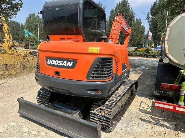 Doosan DX55 小型挖土機/掘鑿機<7t(小型挖掘機)