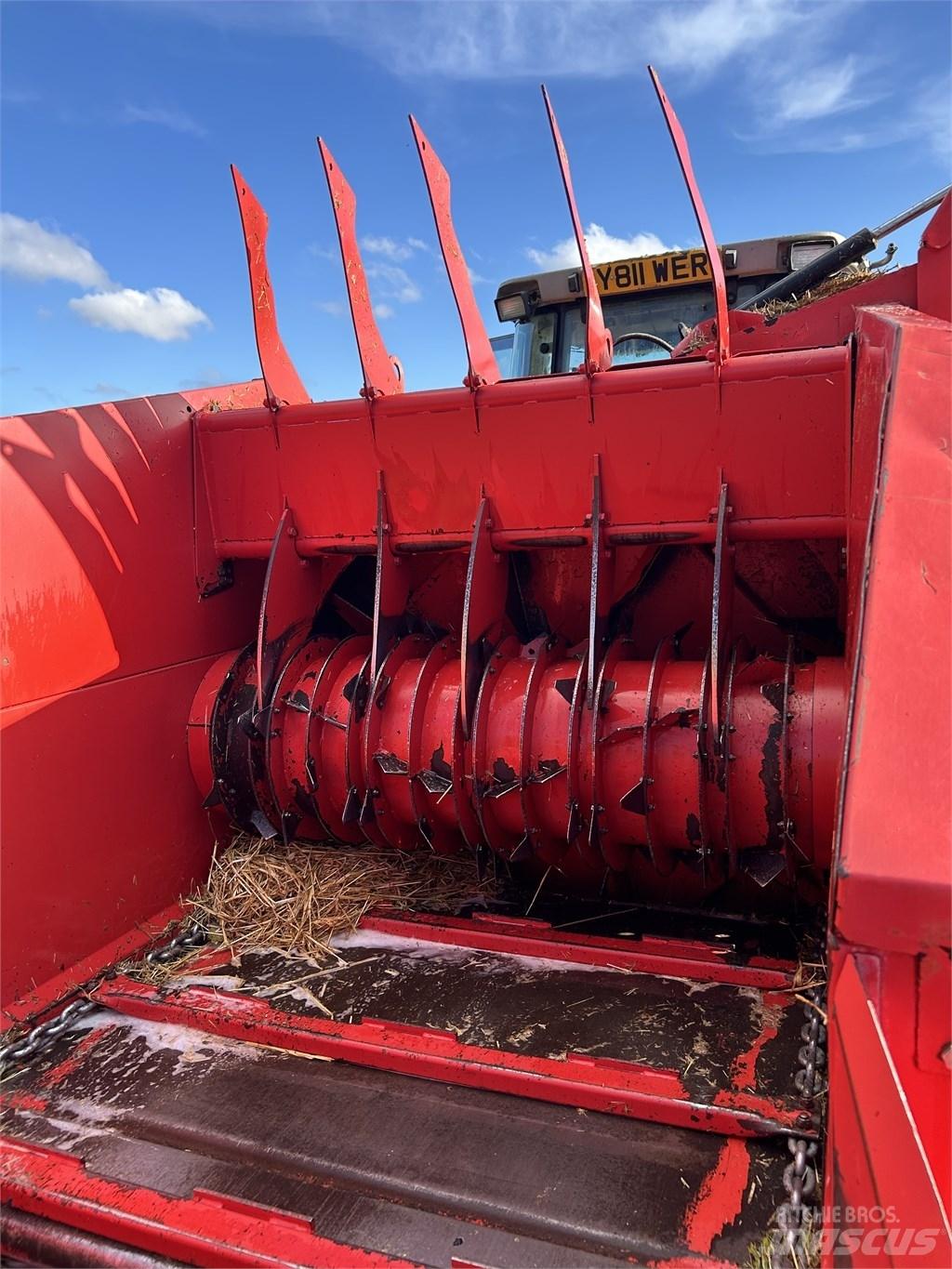 TEAGLE TOMAHAWK 808S 草捆撕碎機、切割機、拆袋機