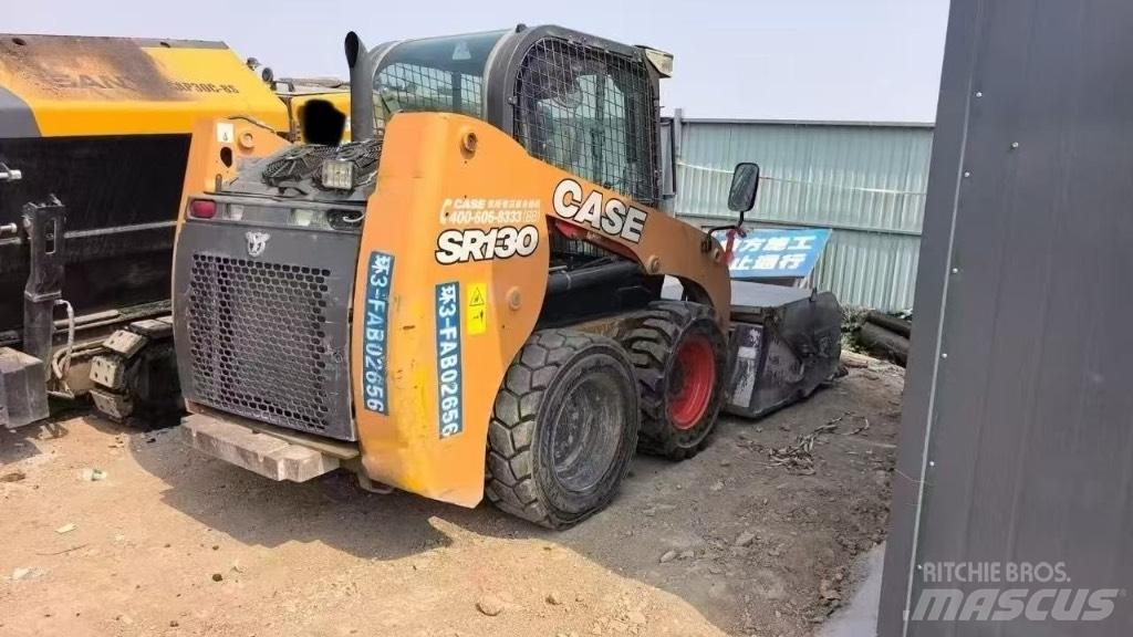 CASE SR 130 滑移轉向裝載機
