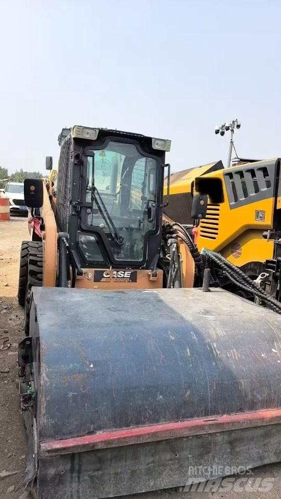 CASE SR 130 滑移轉向裝載機