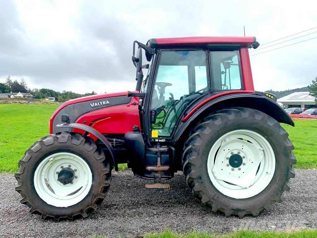 Valtra N101 Tractor 林業用曳引機