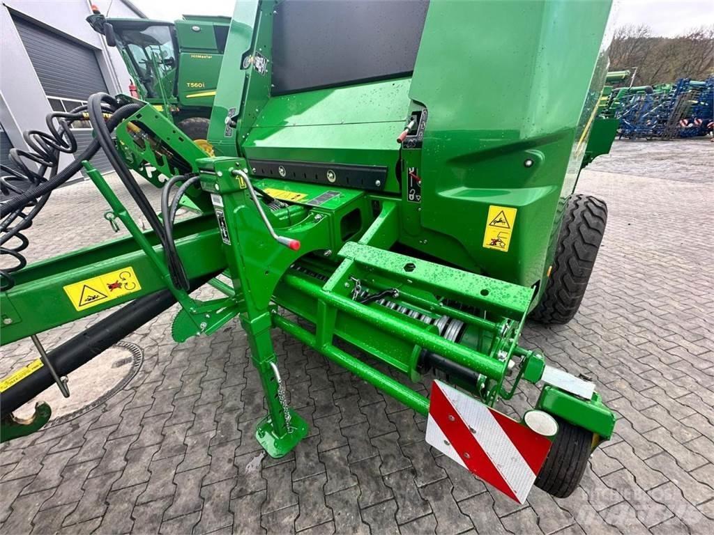 John Deere V461M 圓型牧草打包機